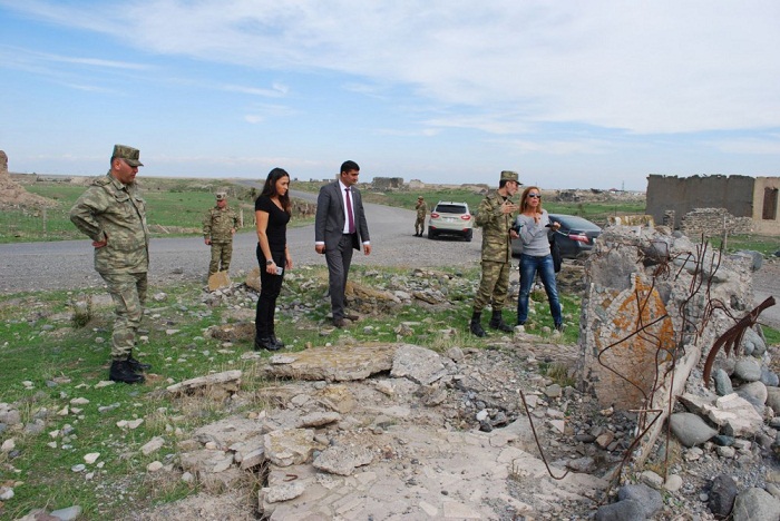 Spanish EFE news agency editor visits Azerbaijani front line district